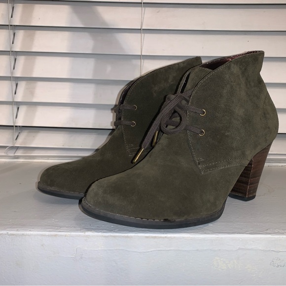 Indigo Shoes | Clarks Indigo Booties, Olive Suede | Size 8 - Picture 3 of 7